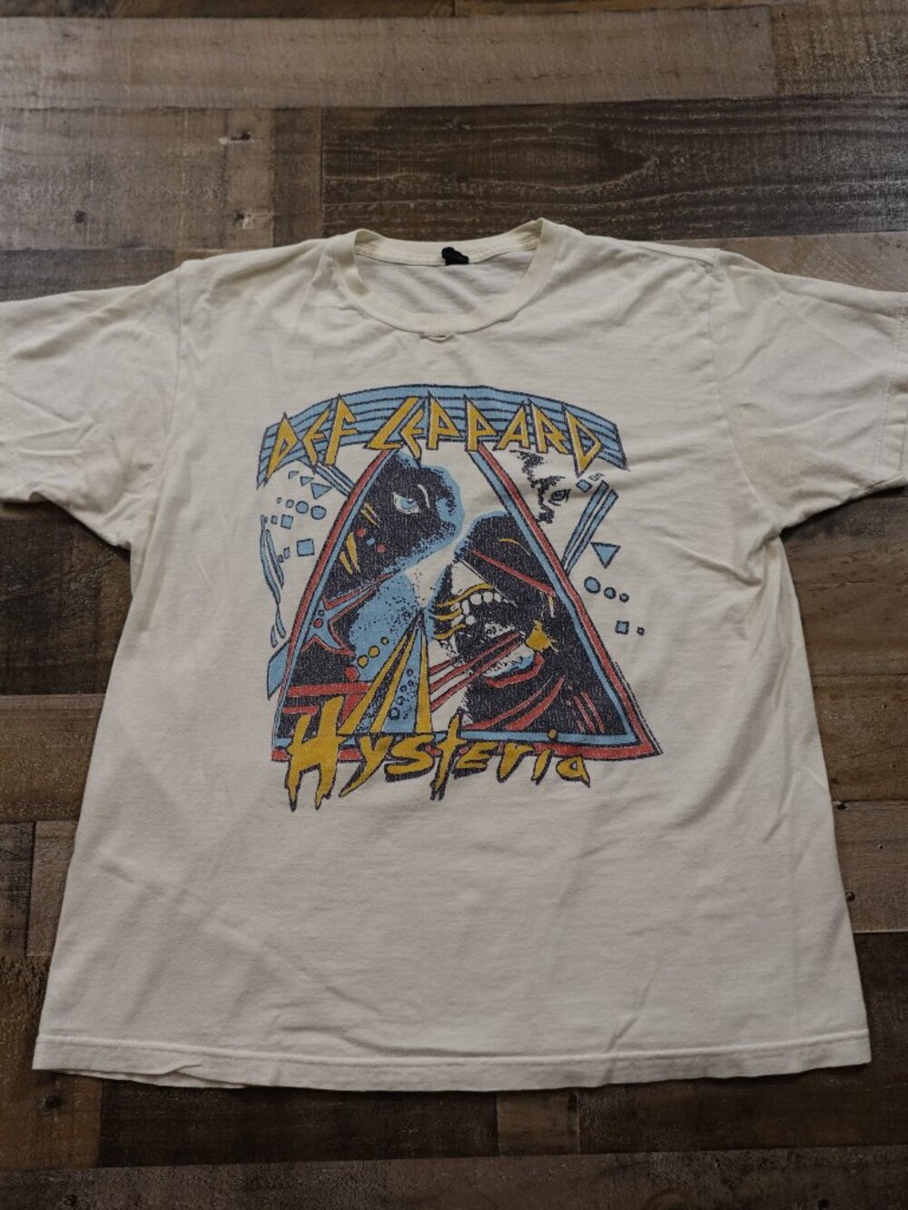 Def Leppard Hysteria Graphic T-Shirt Men’s Large Cream Rock Band Tee